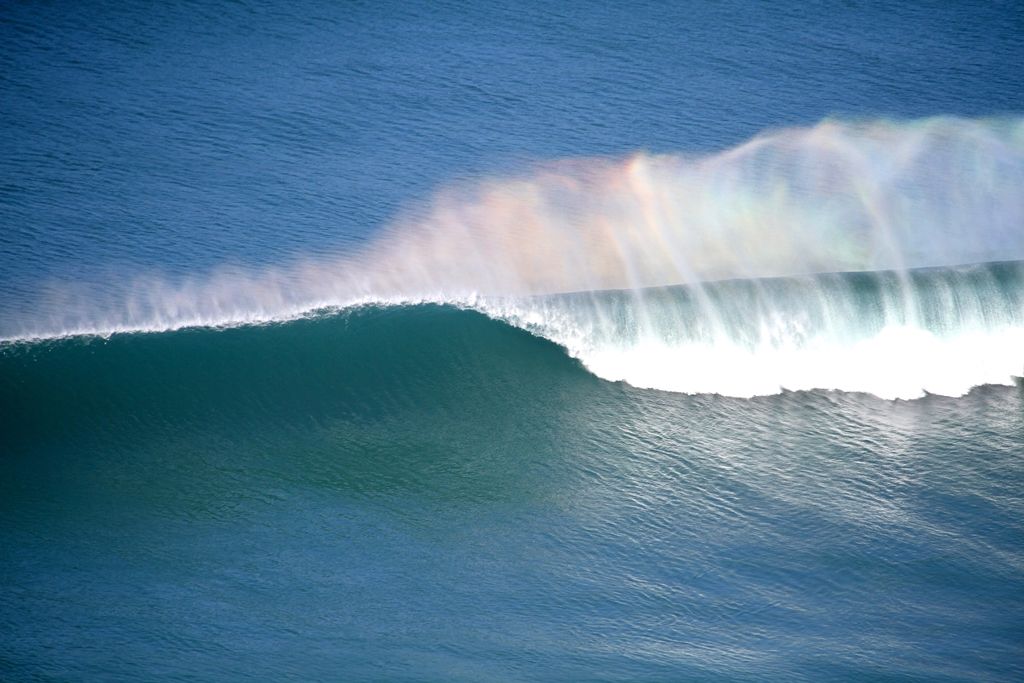 derecha elementsurf surfcamp cantabria