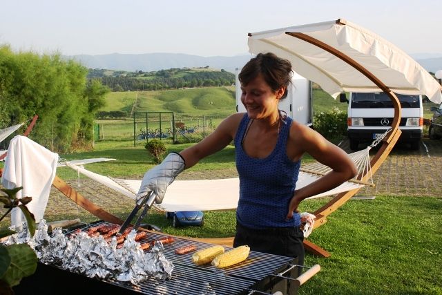 BBQ en elementsurf surfcamp cantabria