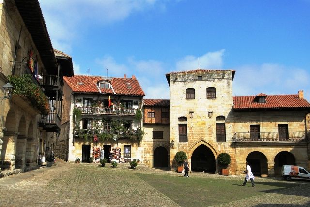 Santillana del mar elementsurf surfcamp cantabria