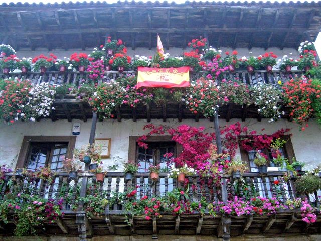 balcones pueblos elementsurf surfcamp cantabria