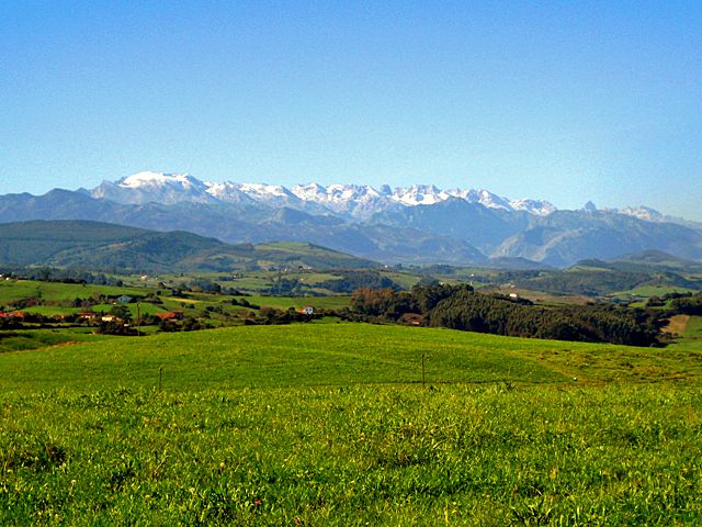 La vista a los Picos de Europa - elementsurf surfcamp Cantabria