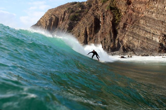 surf magnifica derecha elementsurf surfcamp cantabria 