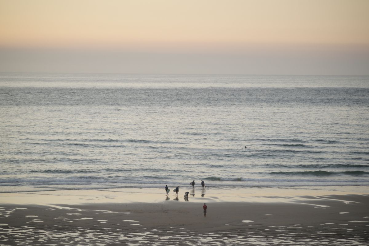 Anochecer elementsurf surfcamp cantabria