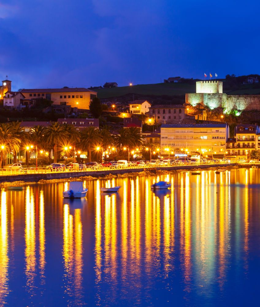 San Vicente de la Barquera por la noche