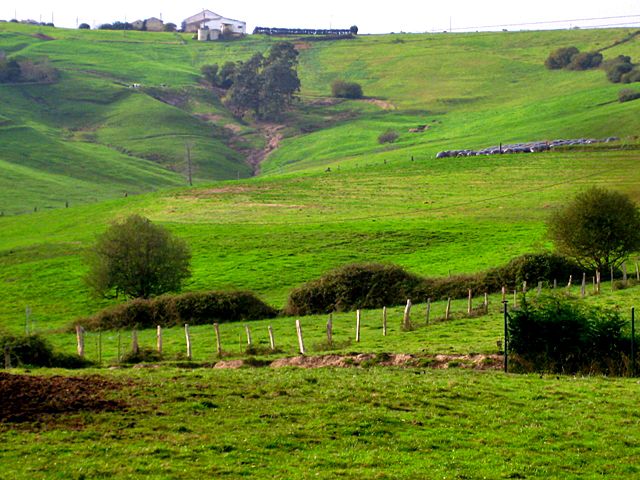 prados vecinos elementsurf surfcamp cantabria