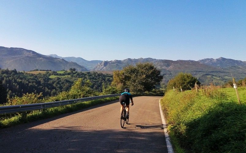 Frauke ciclismo cantabria elementsurf surfcamp cantabria