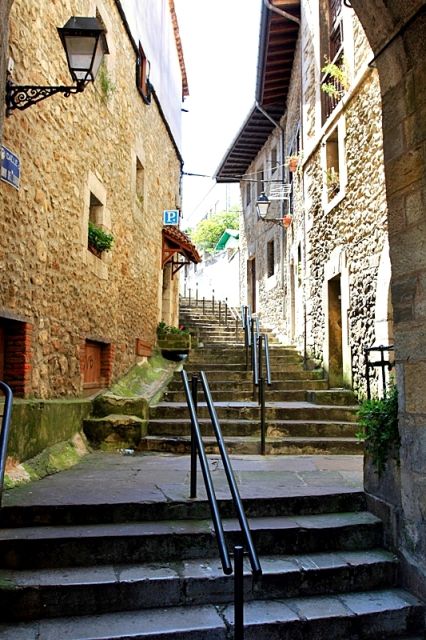 calles antiguas san vicente elementsurf surfcamp cantabria