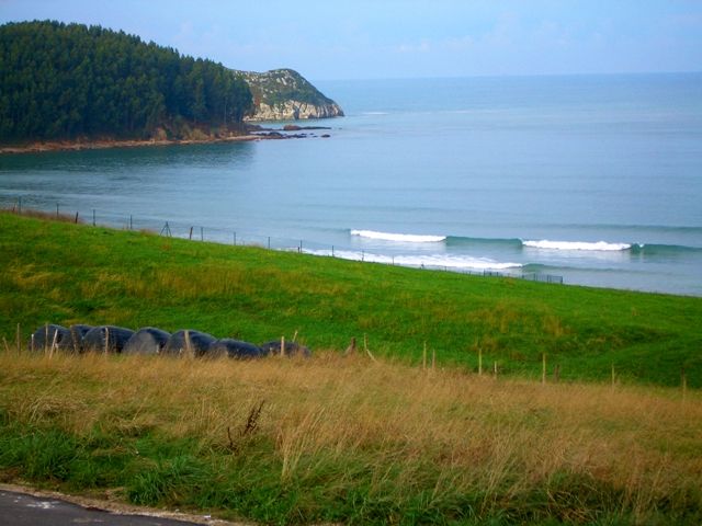 foto olas en oyambre elementsurf surfcamp cantabria