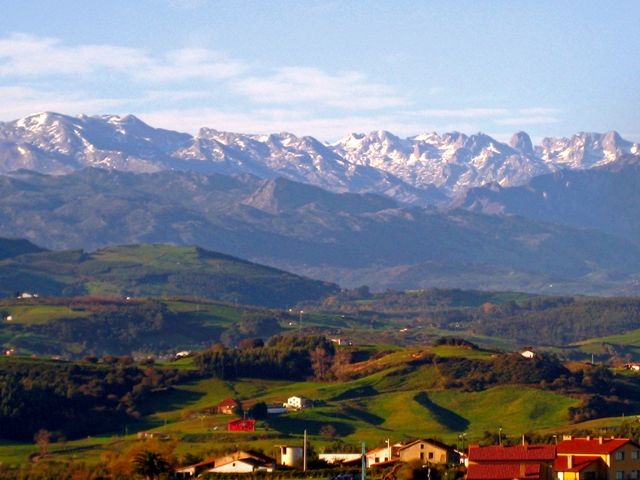 vista picos de europa elementsurf surfcamp cantabria