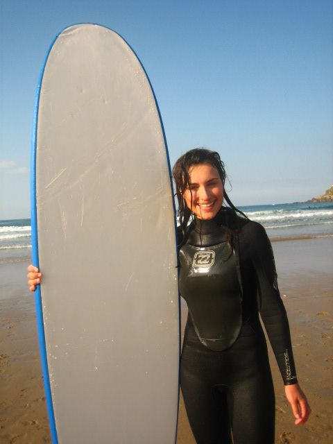 surfera elementsurf surfcamp cantabria 